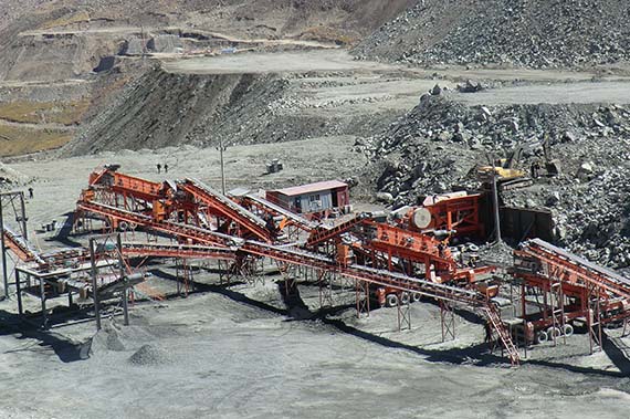 300TH-MOBILE-IRON-ORE-CRUSHING-AND-SCREENING-PRODUCTION-LINE-IN-SINKIANG